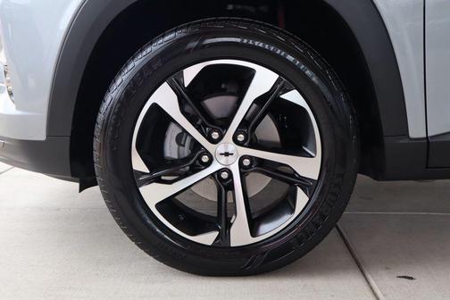 Sterling Gray Metallic 2025 Chevrolet Trax FWD 1RS