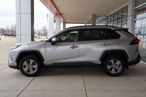 2025 Toyota RAV4 Hybrid SE