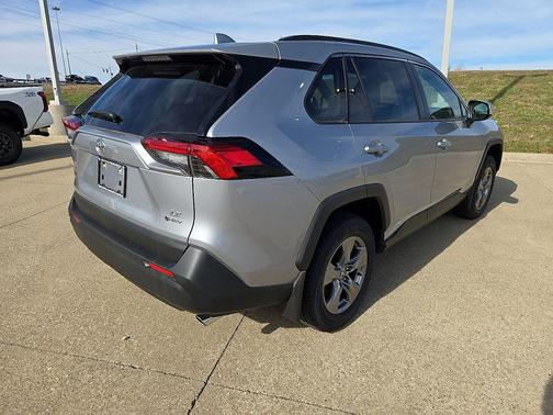 2025 Toyota RAV4 Hybrid SE