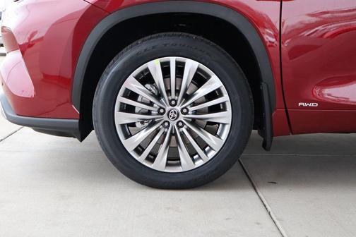 2026 Toyota Highlander Hybrid Platinum
