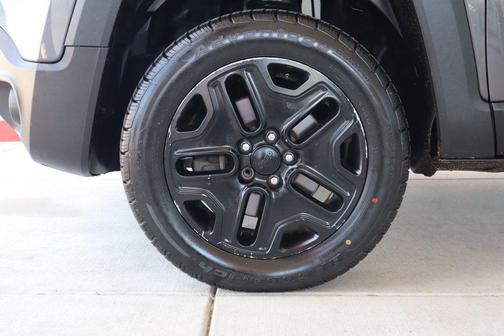 Granite Crystal Metallic Clearcoat 2018 Jeep Renegade Upland
