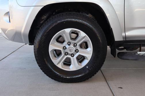 Classic Silver Metallic 2017 Toyota 4Runner SR5