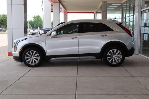 Radiant Silver Metallic 2022 Cadillac XT4 Premium Luxury