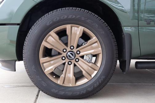 2024 Nissan Titan SV