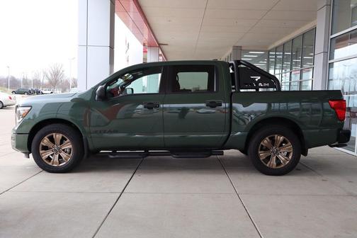 2024 Nissan Titan SV