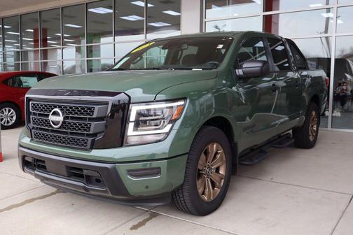 2024 Nissan Titan SV