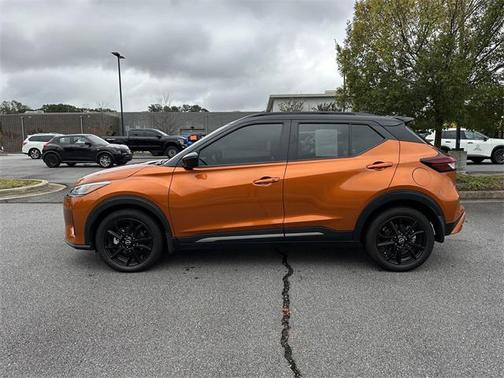2023 Nissan Kicks SR