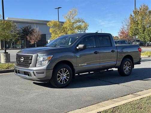 2023 Nissan Titan SV
