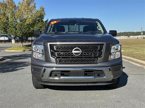 2023 Nissan Titan SV