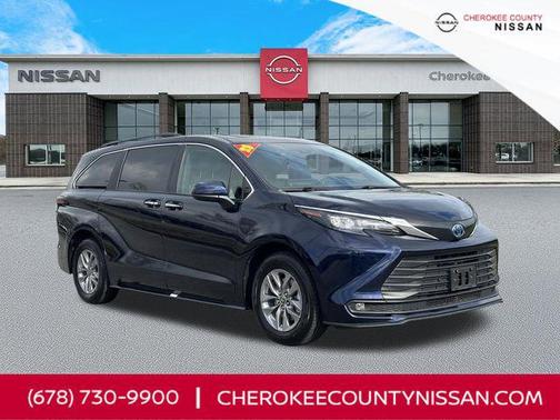 2025 Toyota Sienna XLE