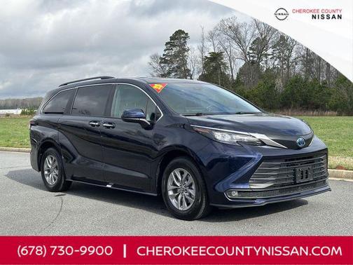 2025 Toyota Sienna XLE