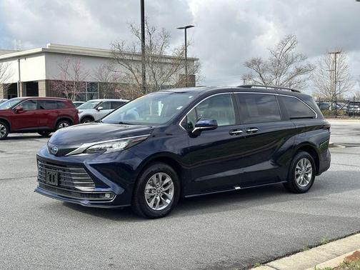 2025 Toyota Sienna XLE
