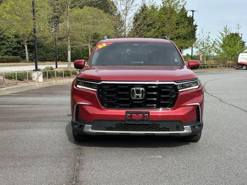 Radiant Red Metallic II 2023 Honda Pilot Touring 8-Passenger
