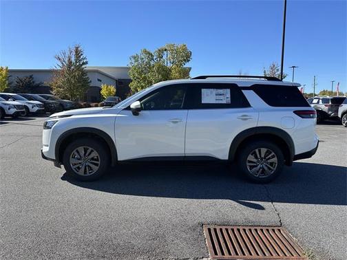 2025 Nissan Pathfinder SV FWD
