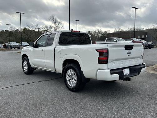 2024 Nissan Frontier SV