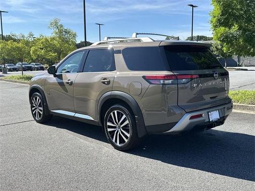2024 Nissan Pathfinder Platinum FWD