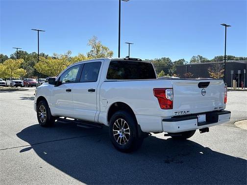 2024 Nissan Titan SV
