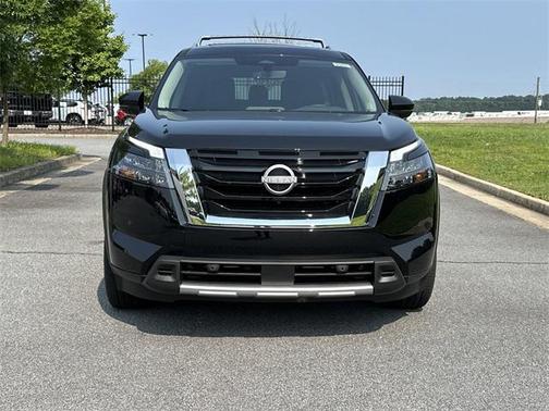2025 Nissan Pathfinder SL 4WD