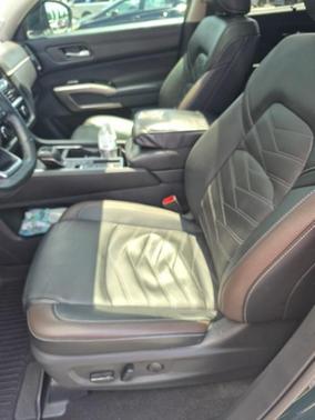 2024 Nissan Pathfinder Platinum FWD