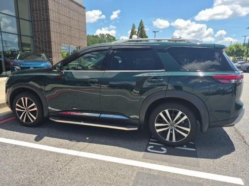 2024 Nissan Pathfinder Platinum FWD