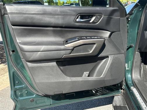 2024 Nissan Pathfinder Platinum FWD
