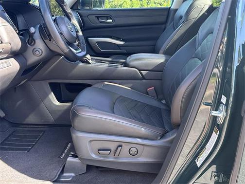 2024 Nissan Pathfinder Platinum FWD