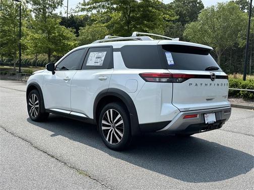 2025 Nissan Pathfinder Platinum 4WD