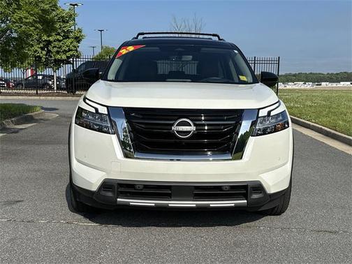 2023 Nissan Pathfinder Platinum FWD