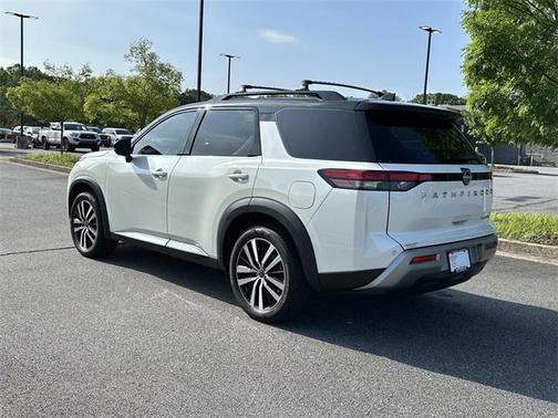 2023 Nissan Pathfinder Platinum FWD