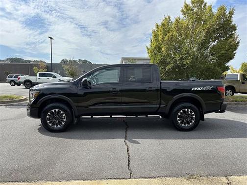 2024 Nissan Titan PRO-4X