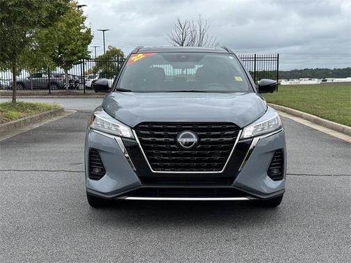 2022 Nissan Kicks SR