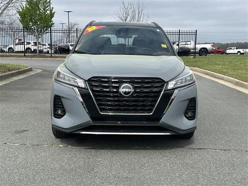 2022 Nissan Kicks SR