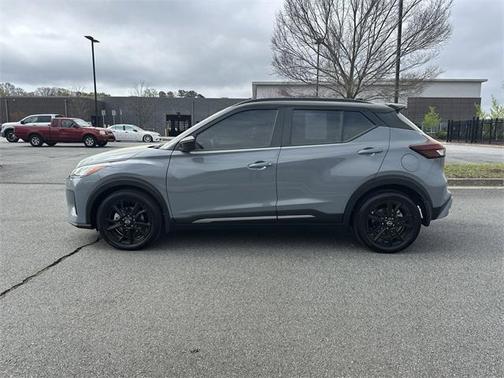2022 Nissan Kicks SR