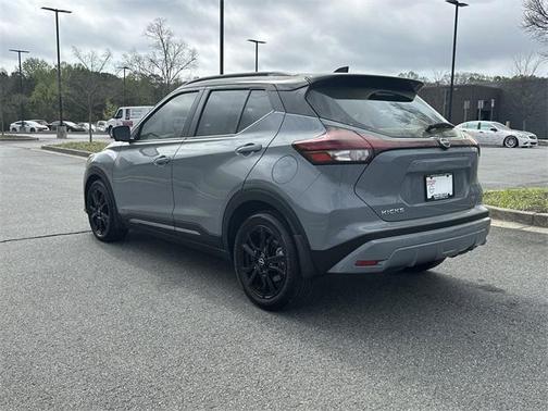 2022 Nissan Kicks SR