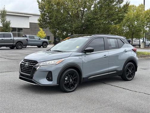 2022 Nissan Kicks SR