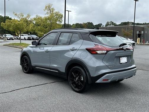 2022 Nissan Kicks SR