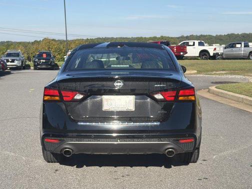 Super Black 2022 Nissan Altima SR Intelligent AWD