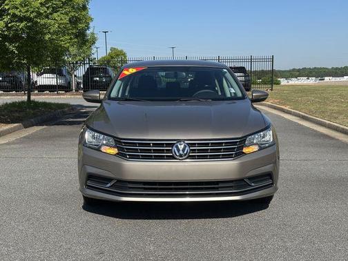 Champagne 2016 Volkswagen Passat 1.8T S