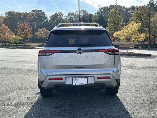 2025 Nissan Pathfinder SL 4WD