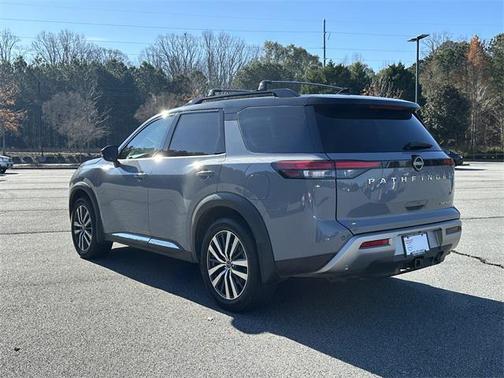 2022 Nissan Pathfinder Platinum 2WD