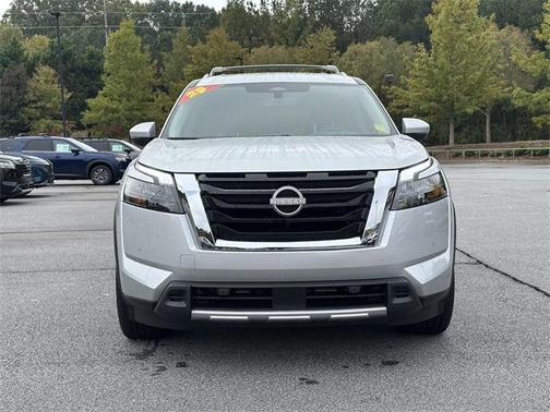 2025 Nissan Pathfinder SL FWD