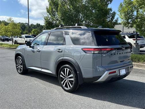 2023 Nissan Pathfinder Platinum FWD