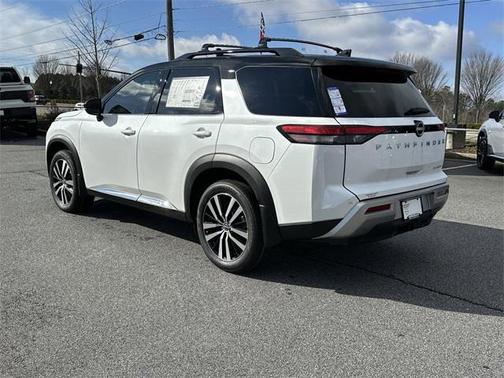 2025 Nissan Pathfinder Platinum FWD