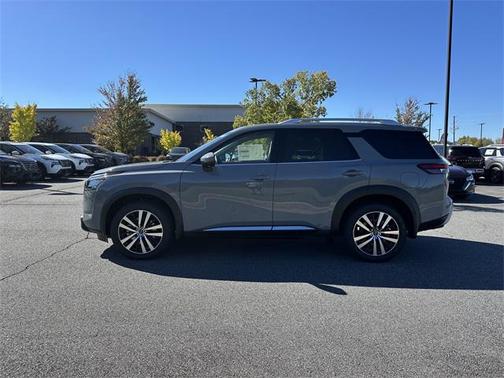 2025 Nissan Pathfinder Platinum 4WD