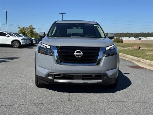 2025 Nissan Pathfinder Platinum 4WD