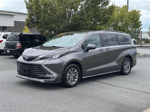 2024 Toyota Sienna XLE 7 Passenger