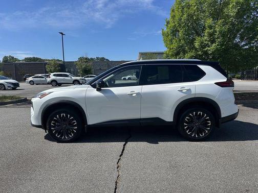 White Pearl 2025 Nissan Rogue SL