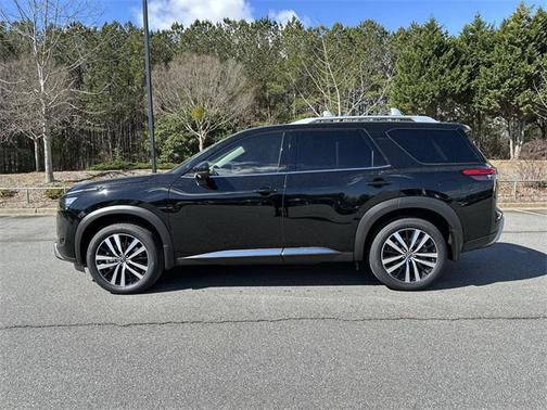 2025 Nissan Pathfinder Platinum FWD
