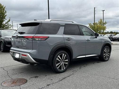 2025 Nissan Pathfinder Platinum FWD