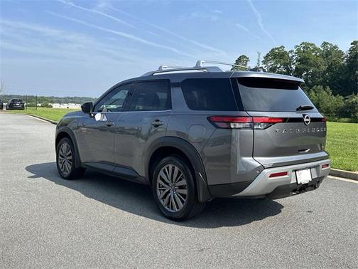 2025 Nissan Pathfinder SL FWD